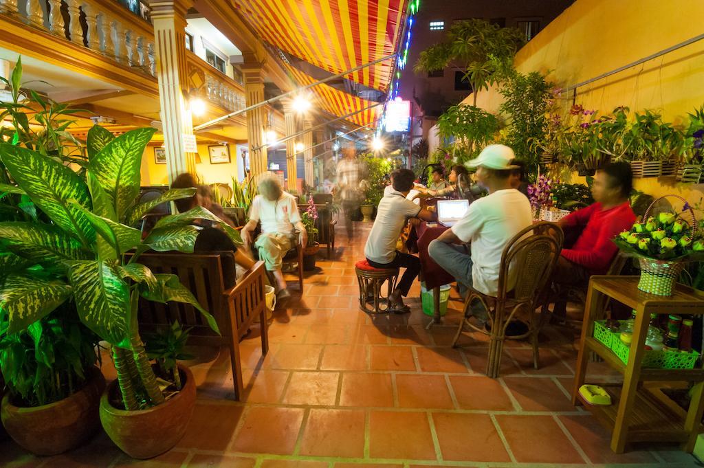 #10 Lakeside Guesthouse Phnom Penh Exterior photo