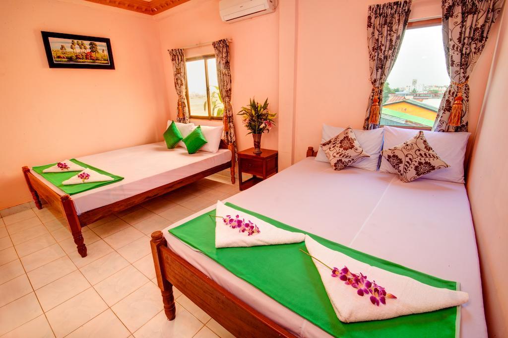 #10 Lakeside Guesthouse Phnom Penh Room photo